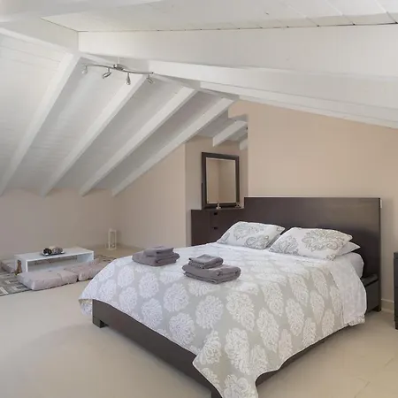 La Maisonette - 4 Bedroom Near The Villa