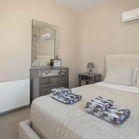 La Maisonette - 4 Bedroom Near The וילה יאליסוס