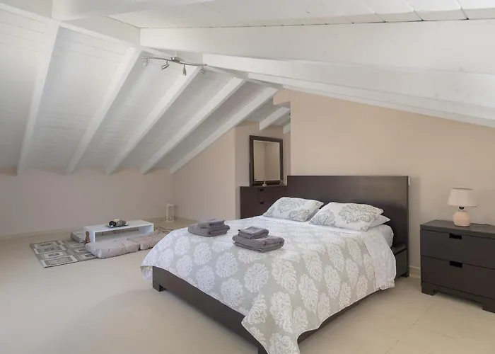 La Maisonette - 4 Bedroom Near The Villa