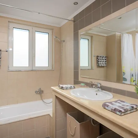 La Maisonette - 4 Bedroom Near The Ialysos (Rhodes)